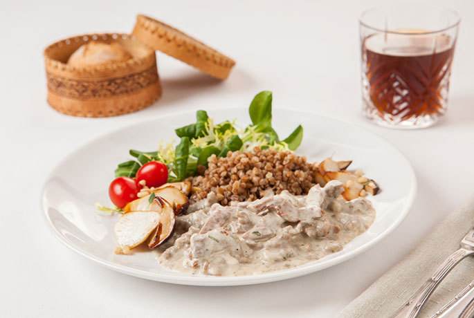Бефстроганов с гречкой, с грибами и кедровыми орешками