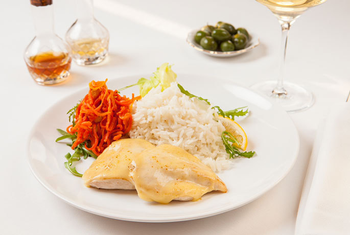 Курочка, запеченная под сыром, с чатни из моркови