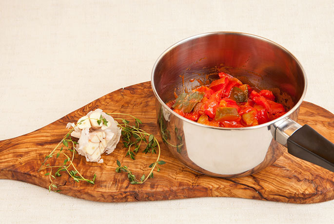 Шницель рубленый с картофельным пюре под соусом с лечо из кабачков